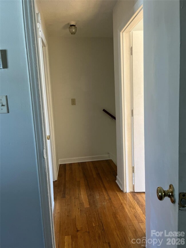 Building Photo - 2667 Dr Carver Rd