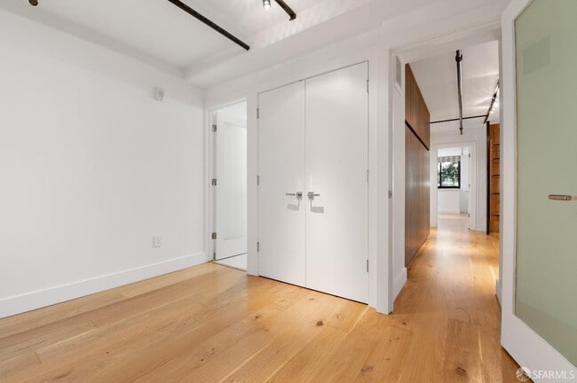 Building Photo - 1875 Mission St