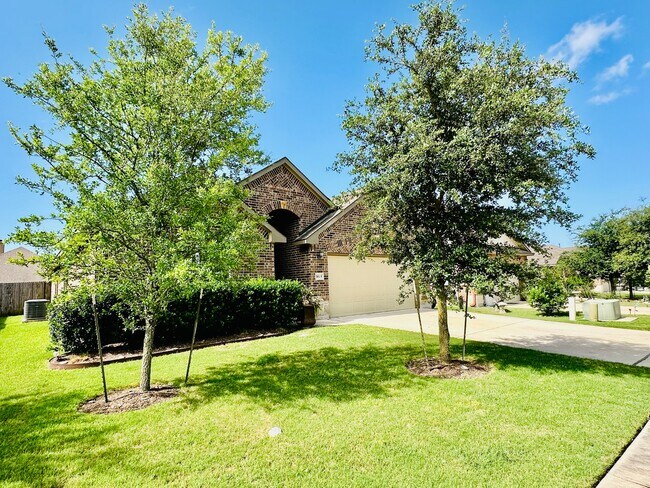 Building Photo - 5613 Sacco St