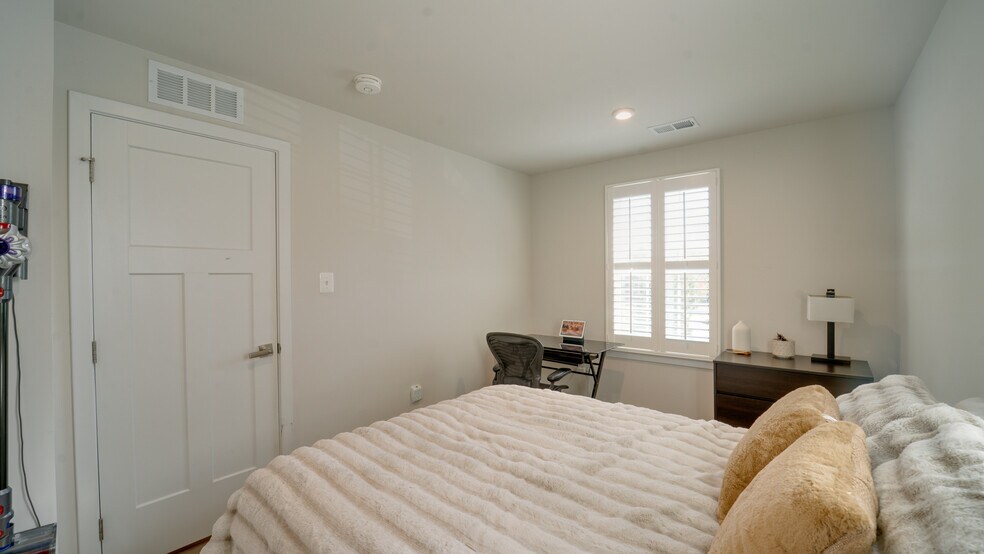 Building Photo - 2630 Jetstream Rd