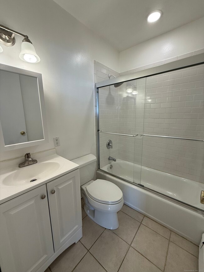 Building Photo - 324 Strawberry Hill Ave