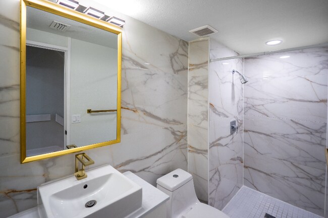 Building Photo - 1509 S Bay Villa Pl