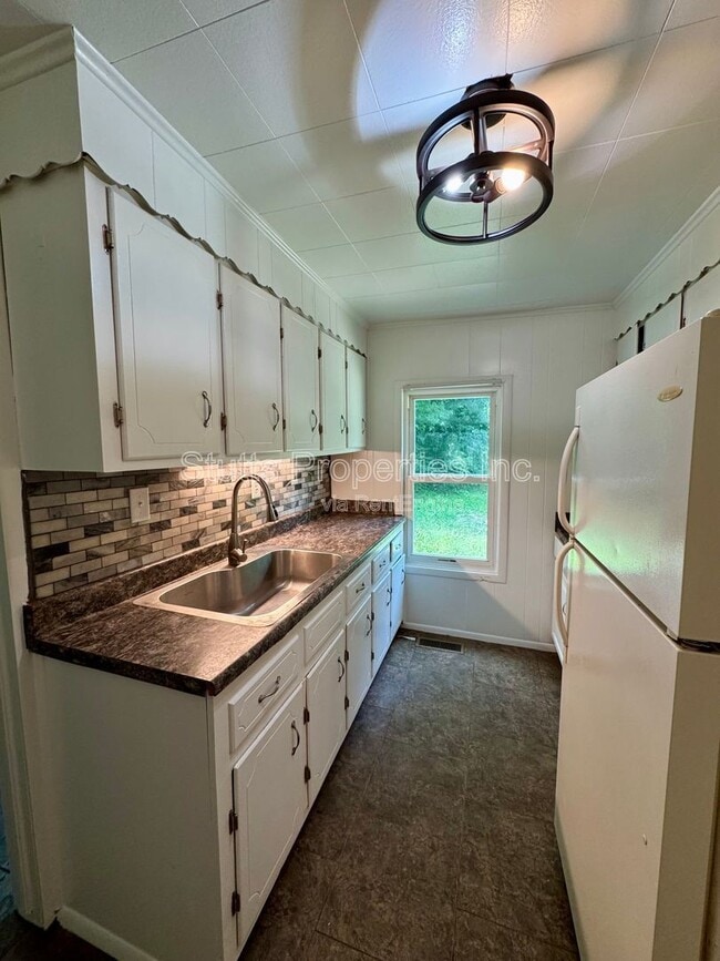 Building Photo - 512 Trade St