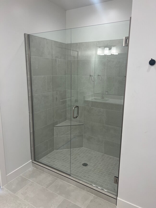 Building Photo - 1811 Livy Ln