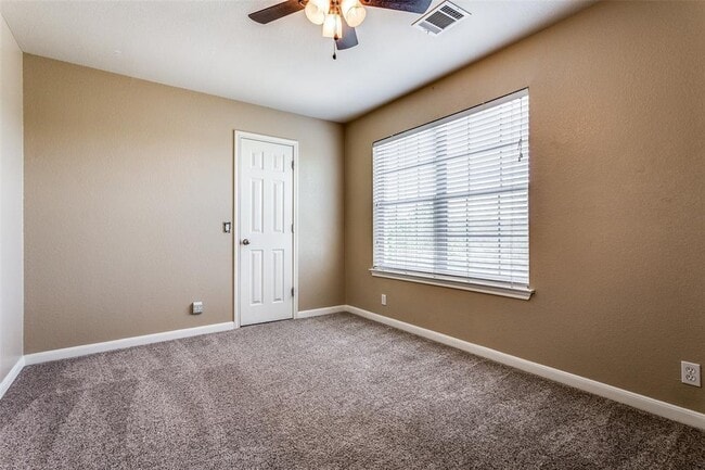 Building Photo - 4004 Canyon Glen Cir