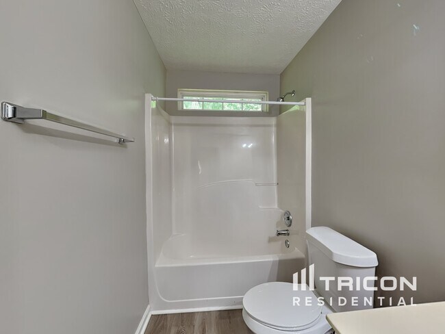 Building Photo - 221 Osmanthus Way