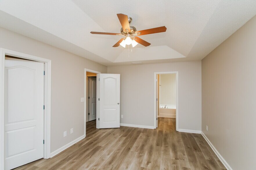 Building Photo - 225 Comet Ct