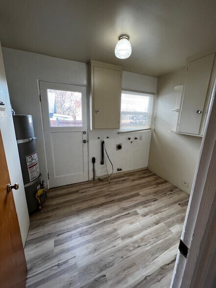 Laundry room - 3249 17th St