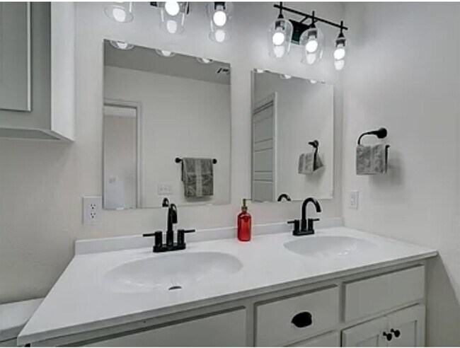 Building Photo - 2291 County Rd 1324