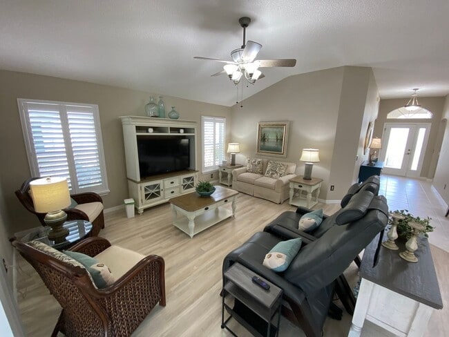 Building Photo - Gorgeous 3 + 2 Turnkey ANNUAL Lease w/Swim Spa & Large Private Screened in Patio In The Village o...