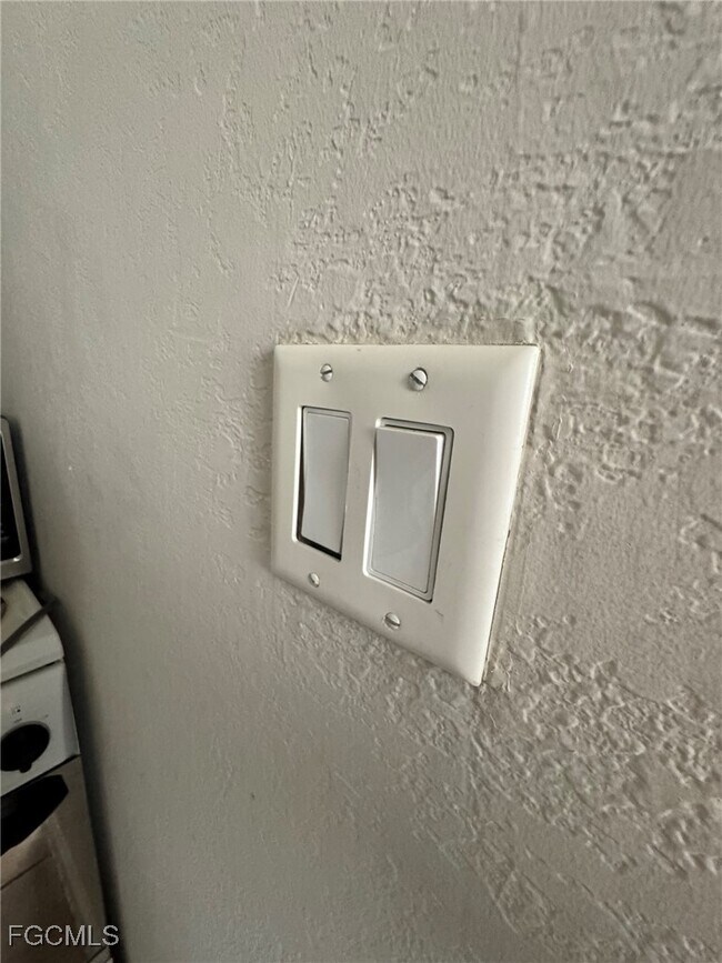 Building Photo - 2452 Stella St