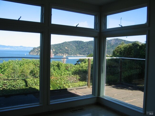 Building Photo - 230 Diviso St