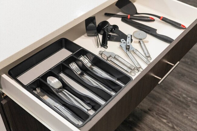 Building Photo - 8122 Midtown Blvd