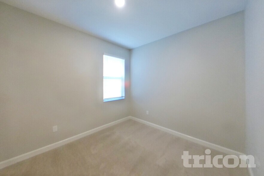 Building Photo - 9735 Ivory Dr