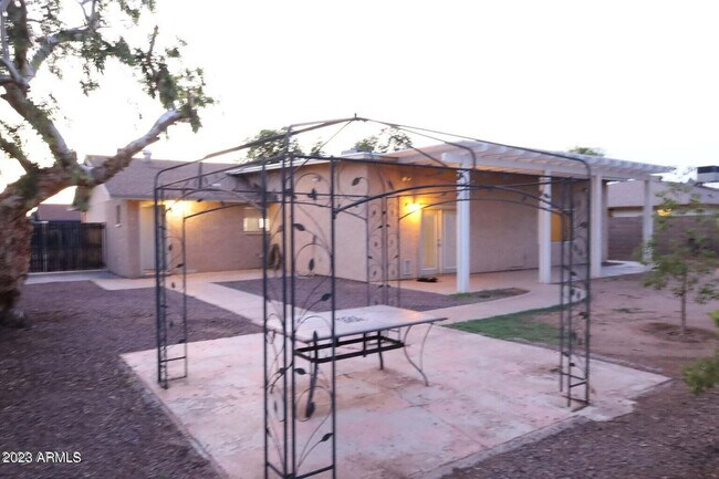 Building Photo - 557 S Sunwood Cir