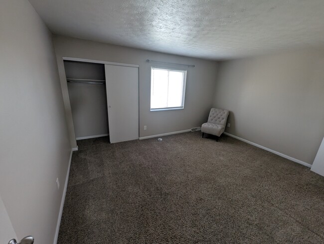 Building Photo - 4889 Nugent Dr