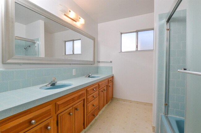 Building Photo - 6229 N 7th St
