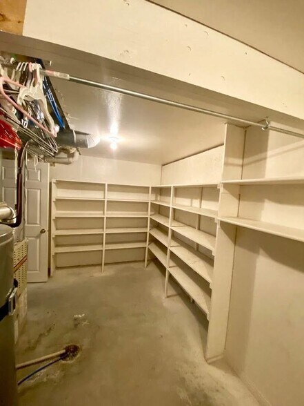 Building Photo - 472 E Center St