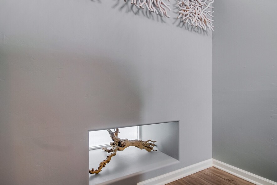 Building Photo - 735 Whiting Ct