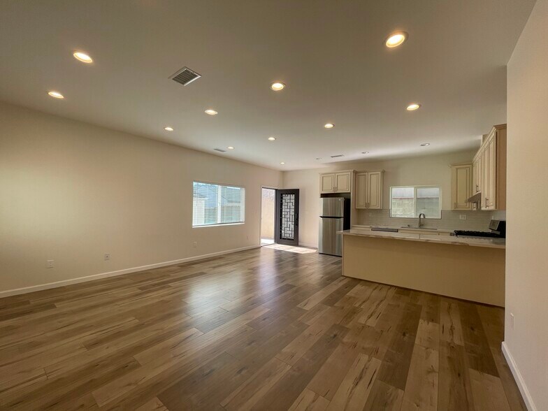 Building Photo - 912 S Bel Aire Dr