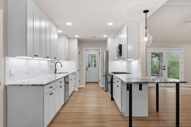 Building Photo - 900 Morgan Hill Dr