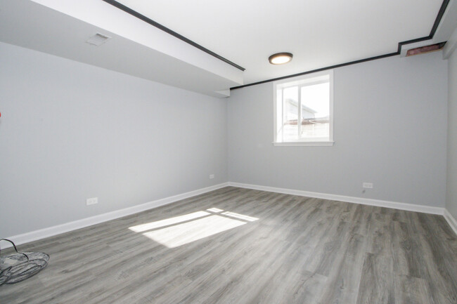 Building Photo - 2337 Park Ave