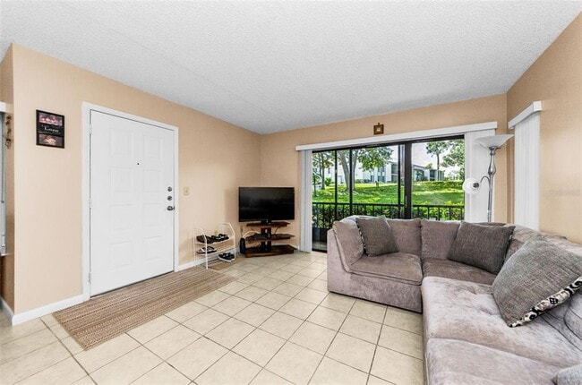 Building Photo - 2575 Pine Ridge Way S