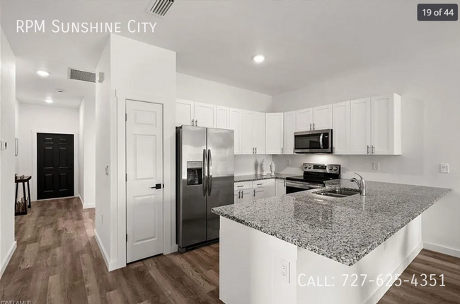 Building Photo - Stylish and Spacious Duplex Living in Lehi...