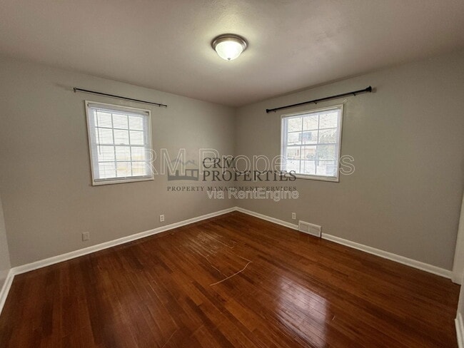 Building Photo - 513 James Dr