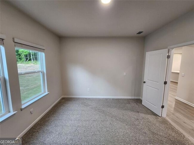 Building Photo - 235 Vly Oak Dr