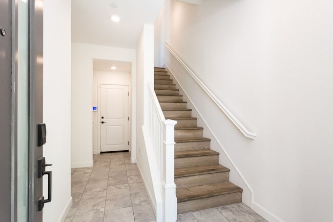 Building Photo - Contemporary Living in the Heart of Millenia