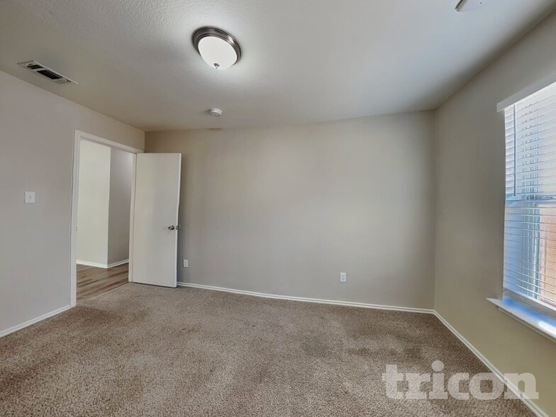 Building Photo - 2726 Candle Ridge Dr