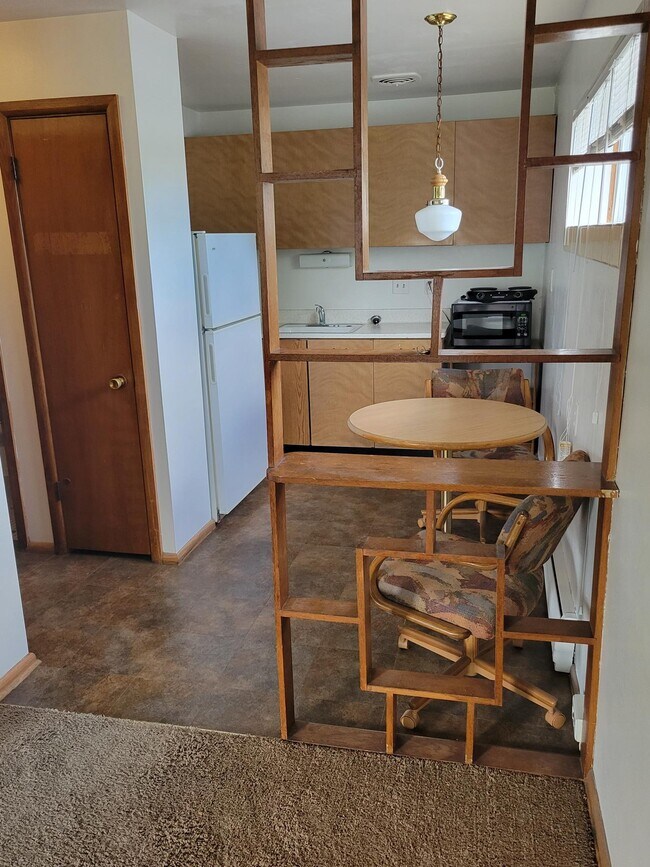 Building Photo - 1484