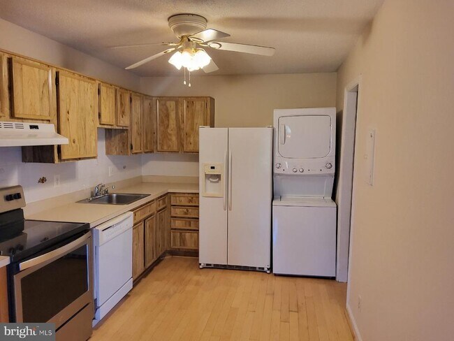 Building Photo - 8370 Greensboro Dr