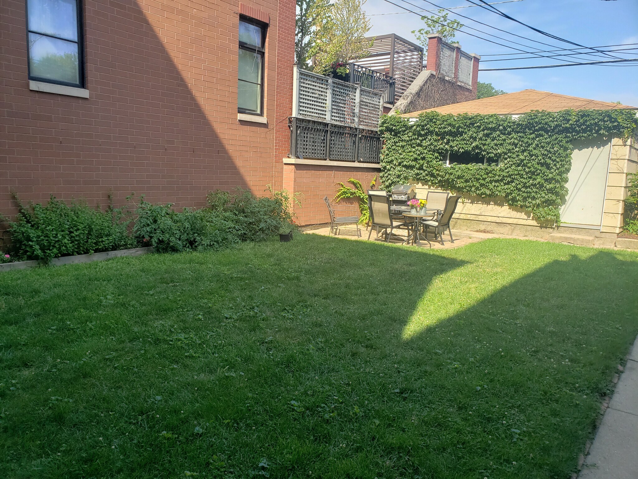 Backyard - 3249 N Lakewood Ave