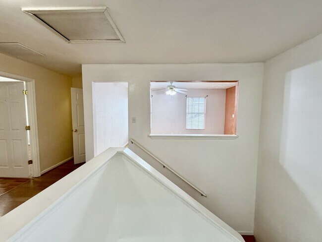 Building Photo - 221 Dunn St
