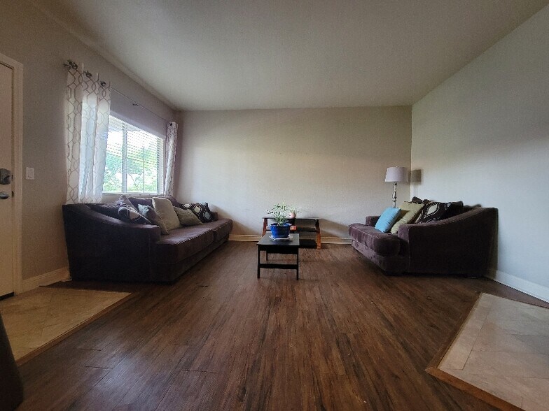 Building Photo - 5250 S Rainbow Blvd