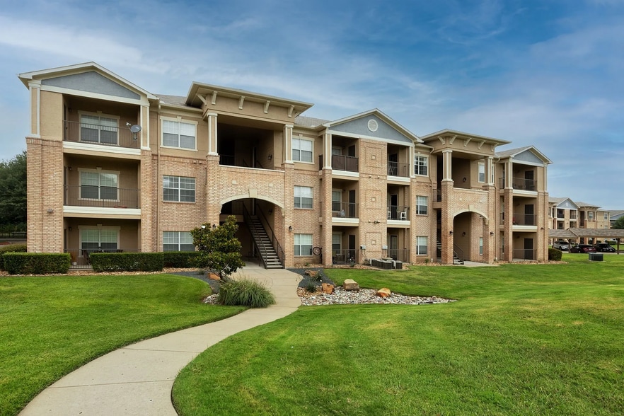 Building Photo - 3250 Hudson Crossing