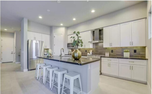 Building Photo - 1111 E Missouri Ave