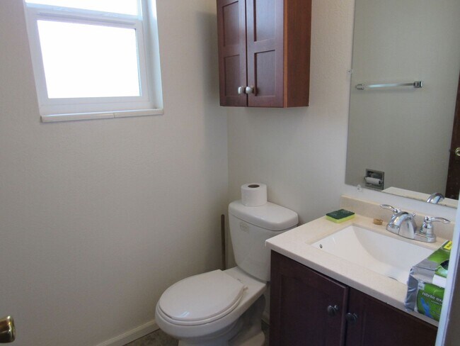Building Photo - Spacious Bi Level home backing to open space