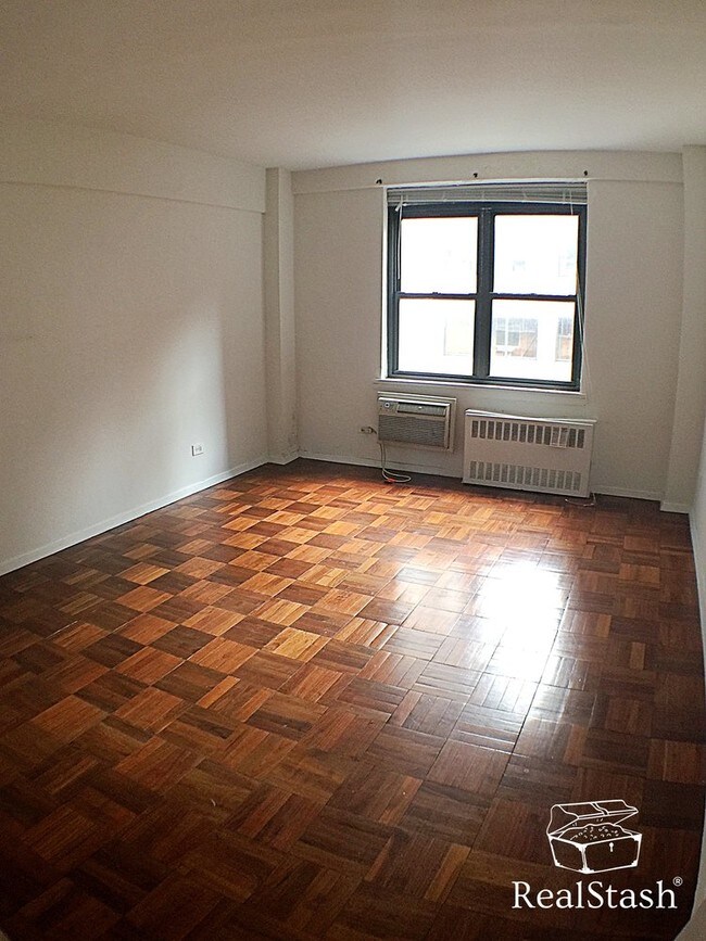 Primary Photo - 157 E 57th St