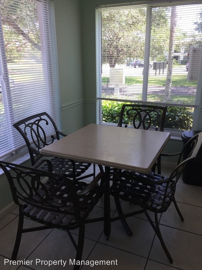 Building Photo - 179 Cypress Way E