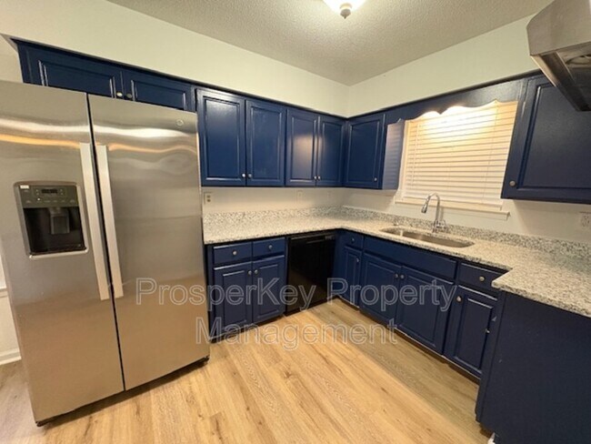 Building Photo - 740 Ledyard Pl