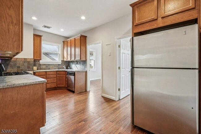 Building Photo - 507 Bloomfield Ave