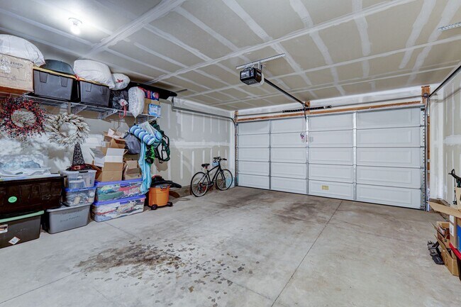 Building Photo - 3 BEDROOM Long Valley Townhome with all the Amenities