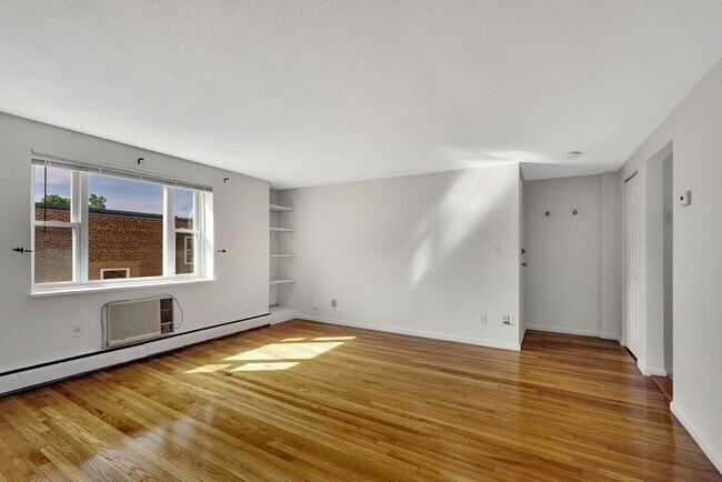 Building Photo - 43 Colborne Rd