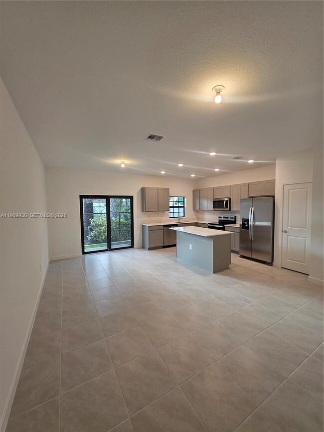 Building Photo - 1114 SW 9th Ave