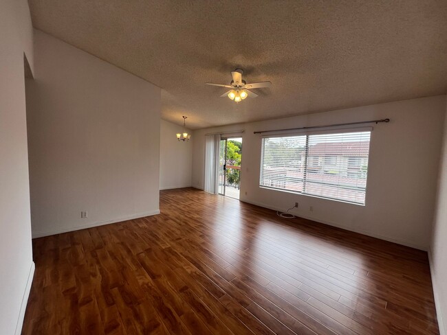 Building Photo - 2 Bedroom Condo in UTC!