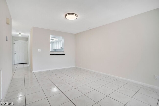 Building Photo - 203 SE 15th Pl