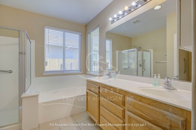 Building Photo - Beautiful 4 BD 2 BA Lincoln Home